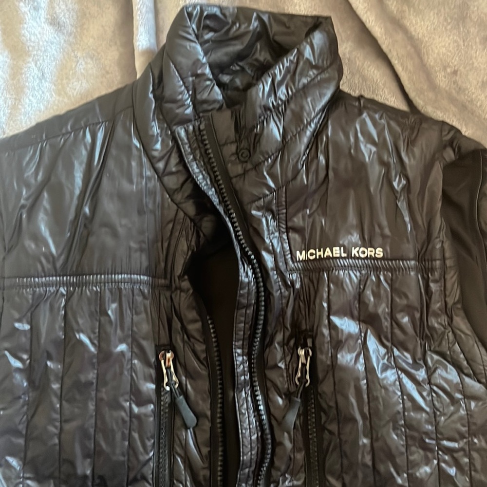 MK vest with zip off sleeves
